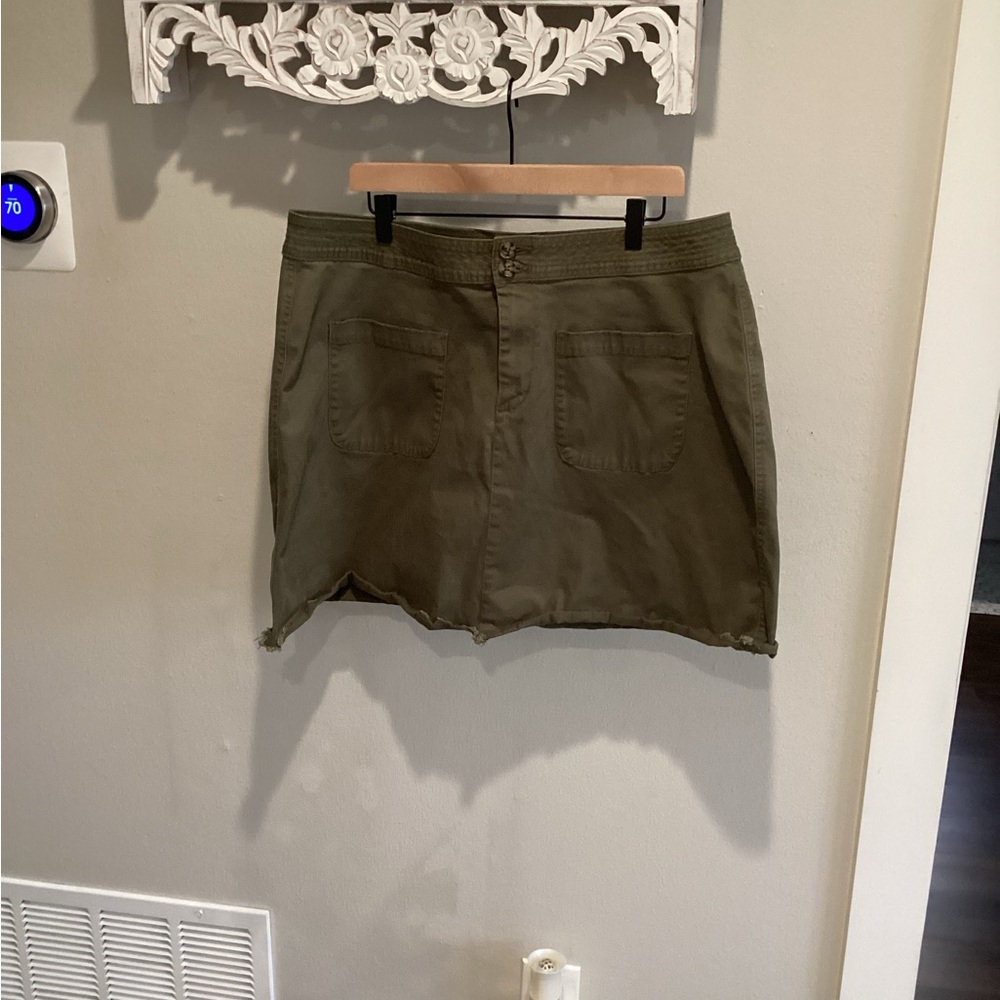 50% Off! 3 Days Only! EUC - Women’s sz 20 army green skirt